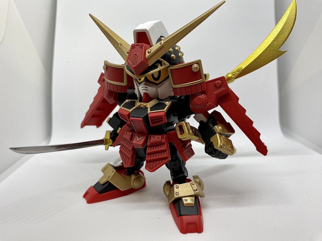 フル装備。本体と武器でゴールドの色味を変えてみました。