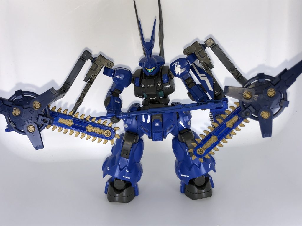 そして、この機体の隠しシステムのマグネットシールドサブアームのチェーンソーを展開する事で磁力によるバリアーを張り、敵を引き寄せたり、銃身の軌道をズラしたり、敵を引き離せたりしますデメリットはマグネットシールド展開中はチェーンソーが使えなくなります