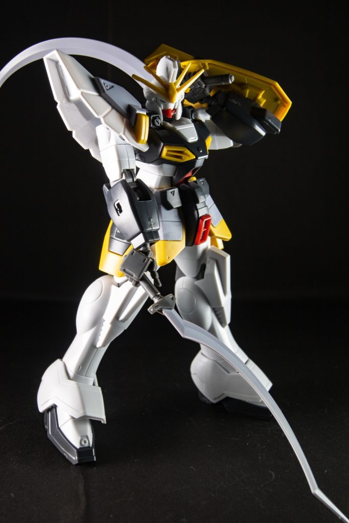 ガンダムサンドロックをパチ組して、自分好みに撮影してみたよ!ガンダムWの5機の中では地味目な武装にフォルムだと、中学生の頃は思ってました。だが、大人になるとこの無骨さが…好きになるんです。