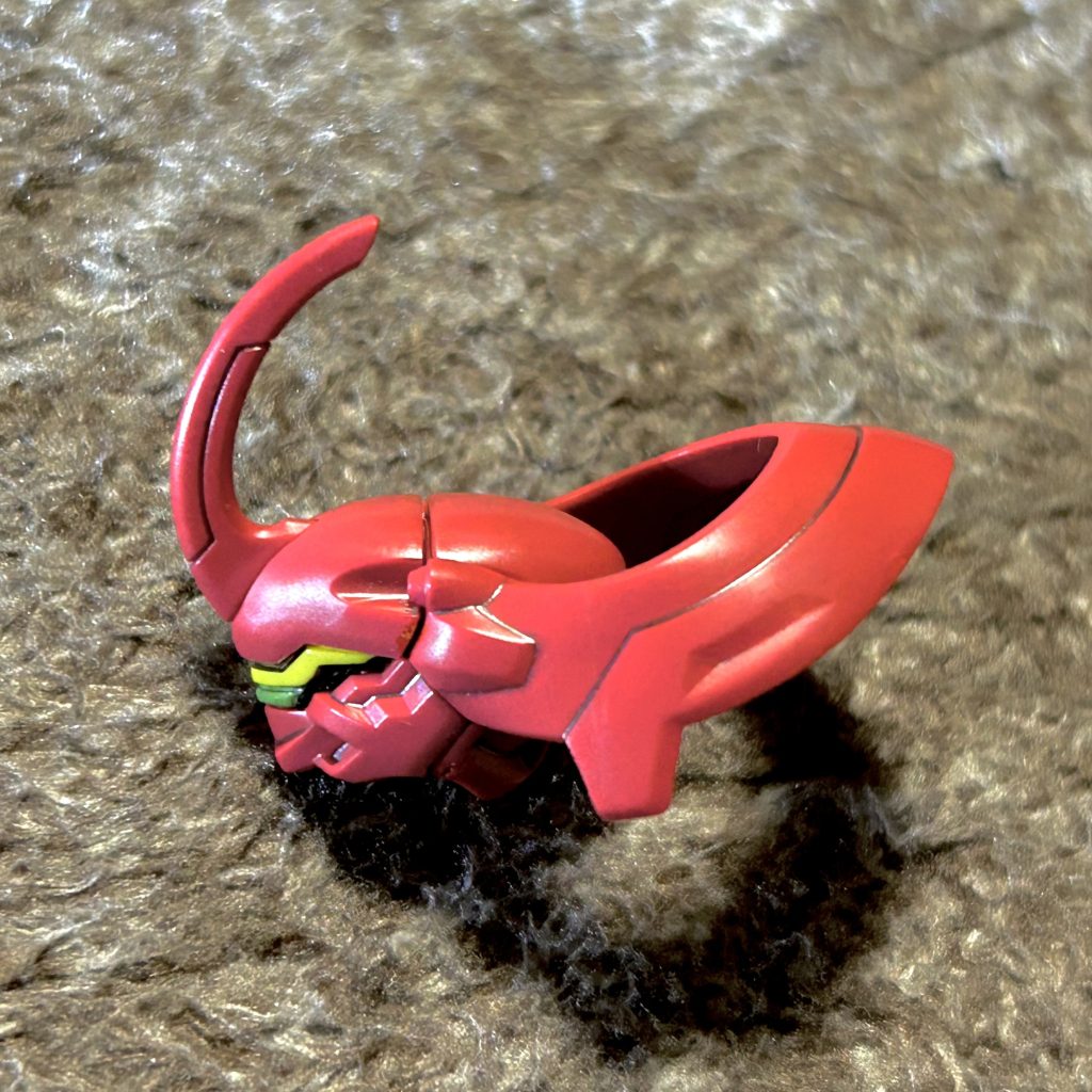 顔はシールを貼らず、マーカーで塗り分けてみてます