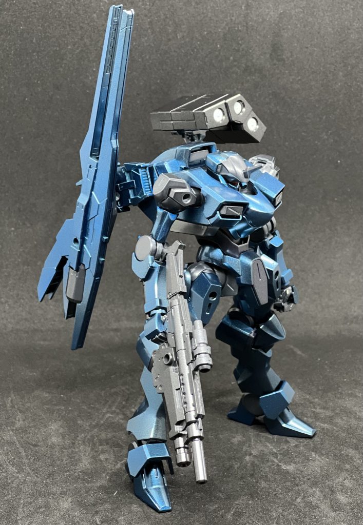 ライフルは30MM カスタマイズウェポンズ（ミリタリー武装）から、肩武器はHWS＆SVカスタムウエポンセットから拝借して適当に穴開けて接続してますっスレールガンとミサイルって言い張れば多分OKっス