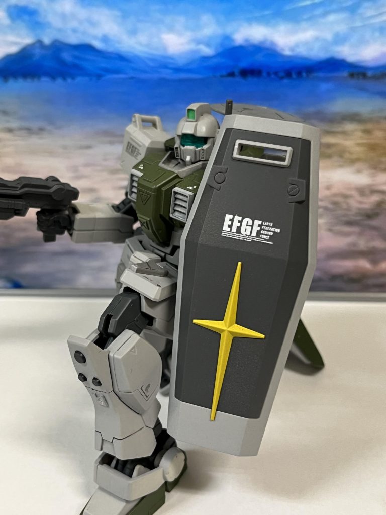 陸戦型ジムの小型シールドから通常サイズのシールドに変更して機体の防御力アップ。