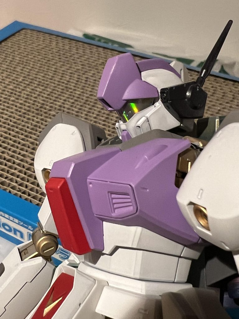 バイザーにはミラーフィルムを貼りました。