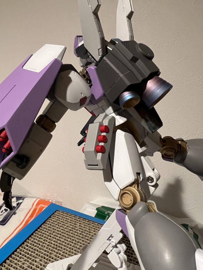 バーニアはシルバー塗装後、クリアオレンジ、クリアレッド、クリアブルーを段階的に塗って熱で焼けてるイメージにしてみました。