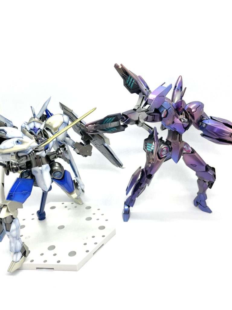 聖騎士風に塗装したミカエリスと一緒に。聖と暗黒で対照的な2体になり良かったです。