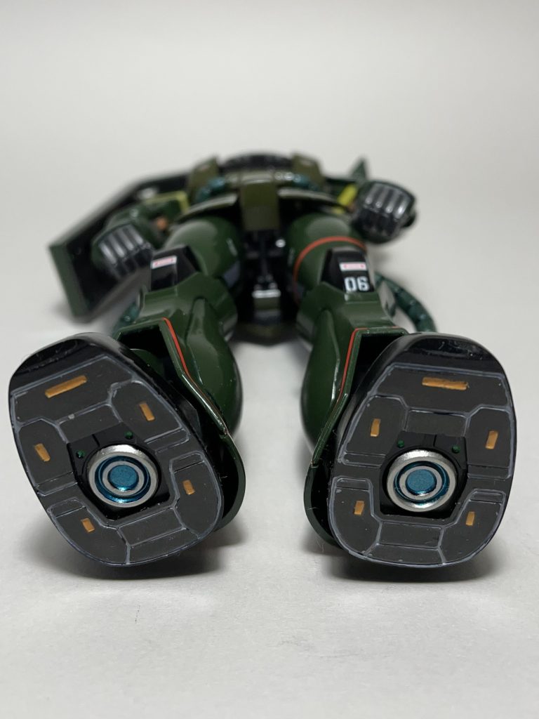 雑ですが足裏も好き勝手に配色しています。