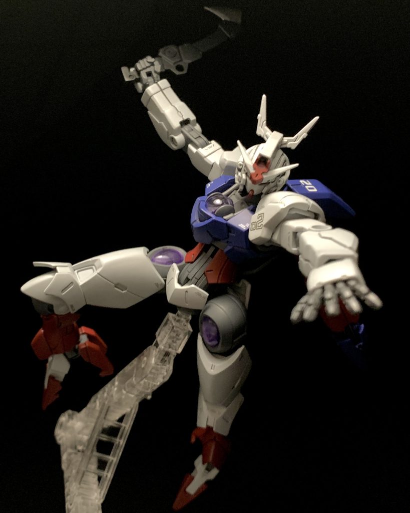 アサルトナイフ装備！近接戦闘も強いです。とんでもないスピードで首を狙ってきます。水星のキットは可動域が広く、あらゆるポージングがとれるので最高！！