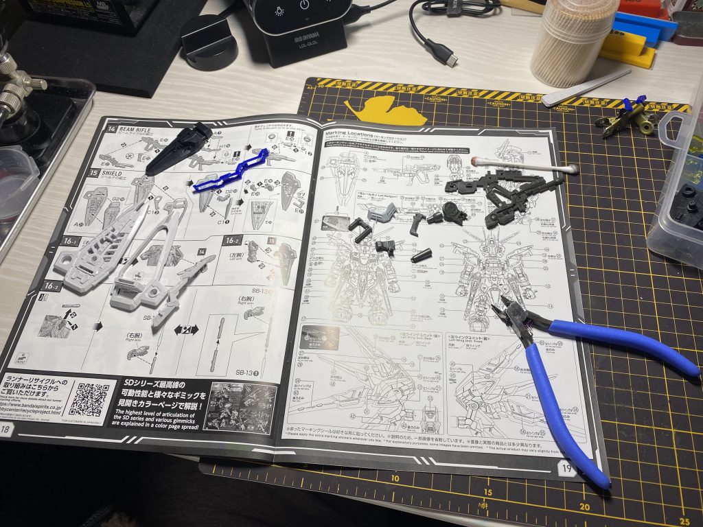 パーツ切り出し中