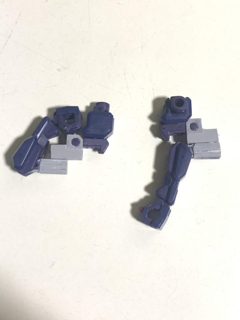 肘部の改造過程肘に回転軸があり、ポリキャップ内蔵のため保持力もあります。