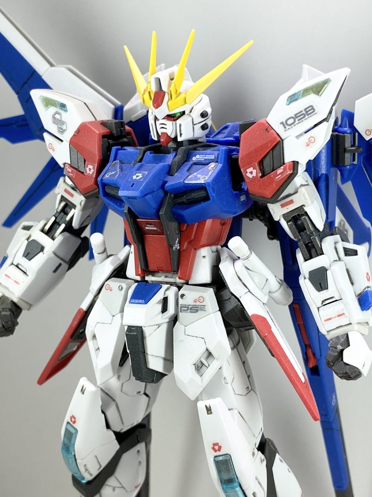 部分塗装したのち、つや消し拭いて終わり。RGなので素組みだけで充分です。