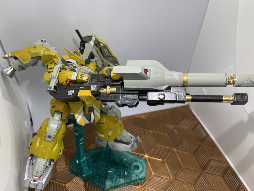 ライフルモードこんな長物、元のディランザじゃ支えられないよ！と思い二の腕ムキムキ。接続用アームを付けました。