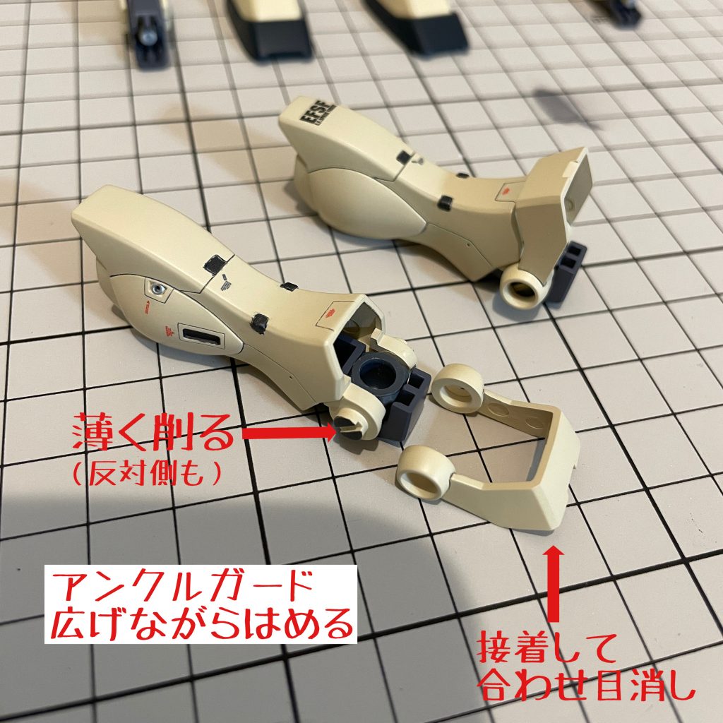 アンクルガード 後ハメ加工・・・・・・・・・使用塗料下地〜サーフェイサーエヴォ(ガイア)   サーフェイサーエヴォホワイト(ガイア)…白系パーツ   メカサフヘヴィ…武器・ハンドパーツ・内部フレーム薄茶色〜ヘキサデザートイエロー(70%)アイボリー(30%)紺色〜ミッドナイトブルー(ガイア)赤色〜エヴァレッド(ガイア)クリアパーツ〜蛍光クリア(ガイア)部分塗装〜エナメル ガンメタ(タミヤ)     エナメル シルバー(タミヤ)すみ入れ〜エナメルグレイ(タミヤ)トップコート〜セミグロスクリアー(ガイア)                 EXクリア(ガイア)