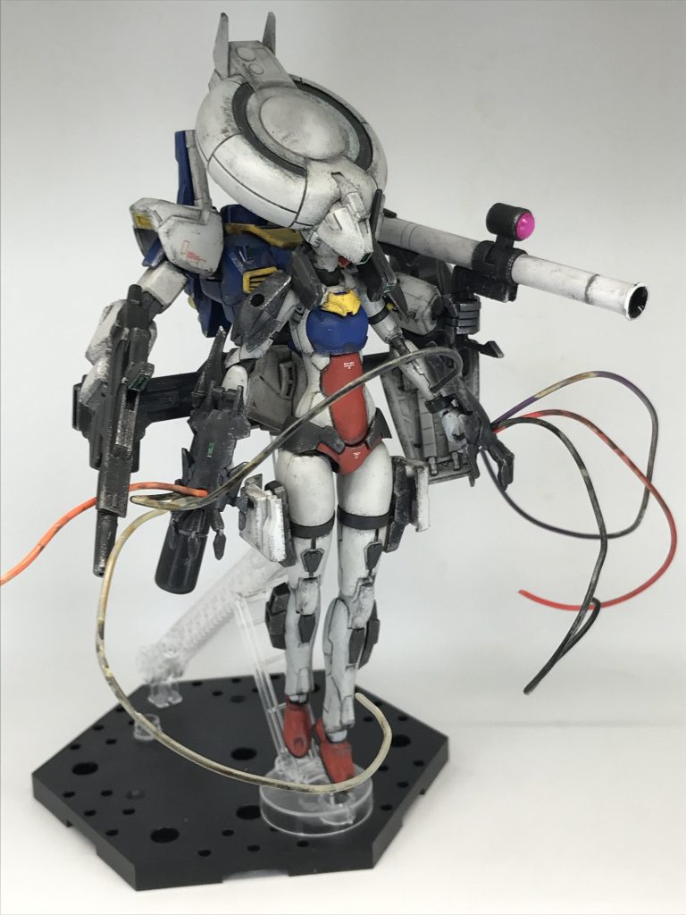 今回は私には珍しく全塗装しましたホワイトとブルー部分はエアブラシその他は筆塗りです製作を急ぐあまり塗装が乾く前に触ってしまって、ひどいことになった個所も…😱ずばりお尻部分とか…まさにまいっちんぐ!助けてマチコ先生!!