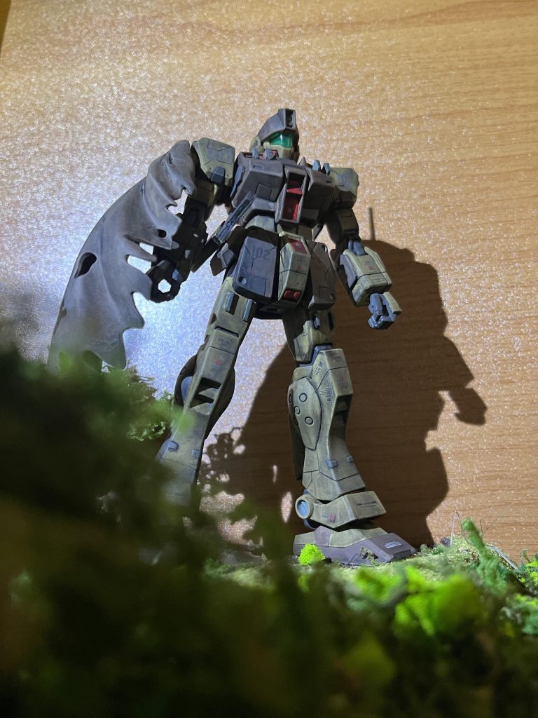 今回のジムスナイパーⅡはかなり自分では、気に入っています。😄やっぱり決めては、ウェザリングカラーでの汚し塗装でした。ウェザリングカラーで汚す事によってより歴戦の感じに近づいた気がしました。😊