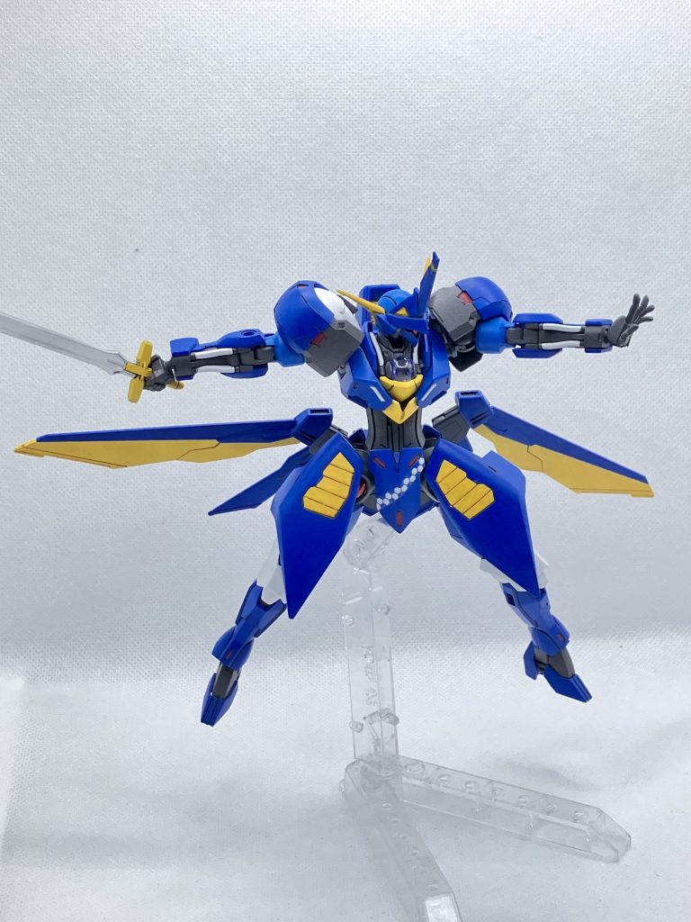 「この機体の力侮るなよ!そうら、真っ二つにしてやるぜ!」