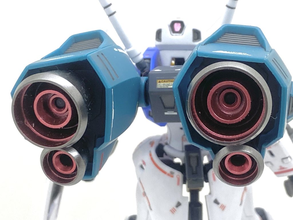 バーニアは中は(クレオス)GXメタルレッド、外は(ガイア)フレームメタリック(1)で塗りピカピカにしました。