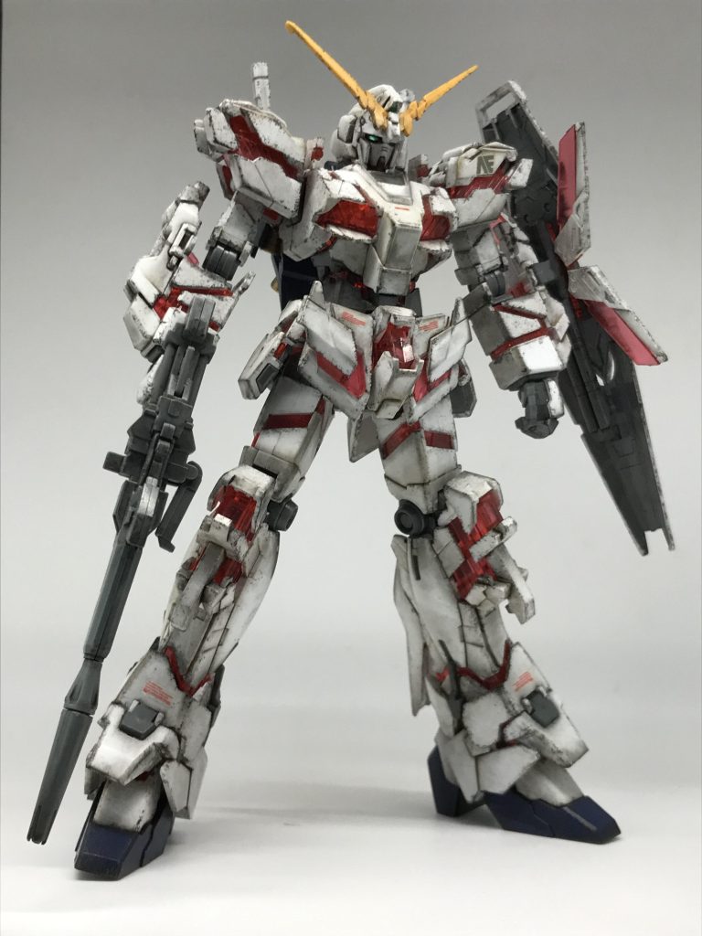 はい…お手軽製作 HG ユニコーンガンダム(デストロイモード)です無塗装パチ組→少しデカール貼り→クリアパーツごとつや消しスプレー→お手軽ウェザリング成形色を活かした簡単汚しの過去作品