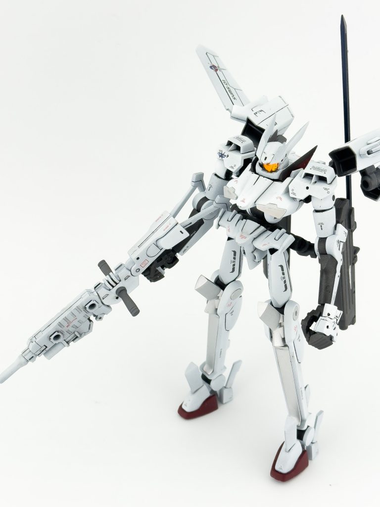 今回使用したフラッグですが、数年前に放送当時品を激安で購入したものをさらに熟成させていたので箱の色がすごいことになってました。ABSの経年劣化が心配でしたが全く問題なかったです。