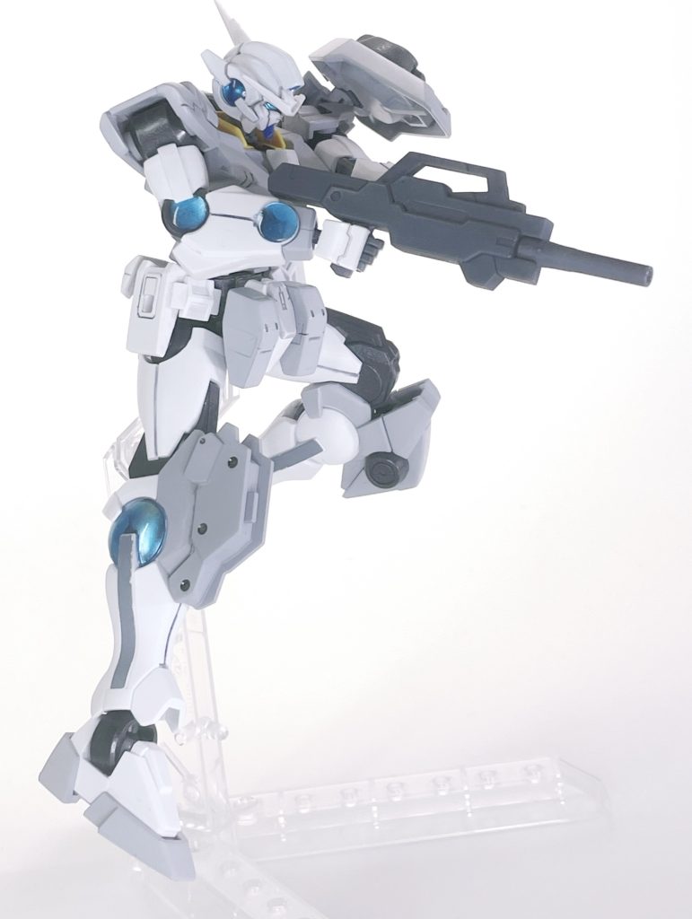 アクション1腰部の形状だけ、どのパーツを流用すればいいか思いつかなかったため、個人的にカッコいいと思うアレンジをしています。