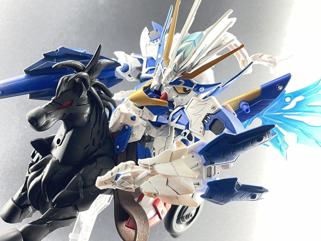 騎乗！鐙に足を掛けることが出来ます。手綱はあえて作りませんでした。両手塞がってるし…なんか阿吽の呼吸で乗ってると言うことで。