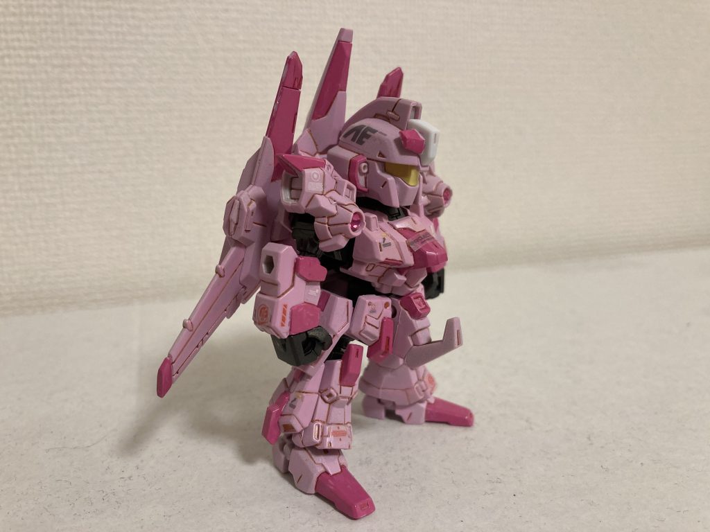 肩にはジュエルシールを埋めました。