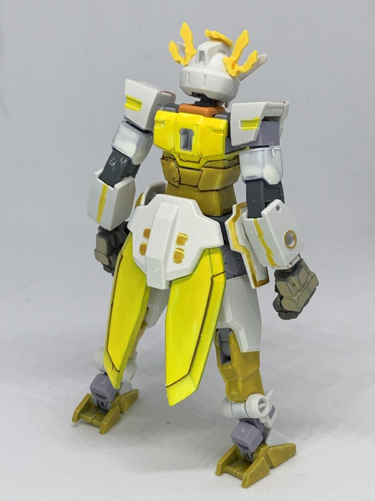 前後ショット。筆塗りで黄色を乗せるのが大変でした。