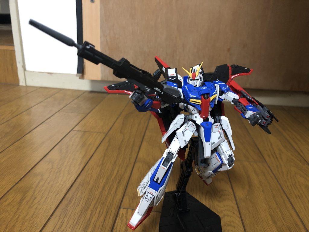 2機目に作ったRG Zですが、組み立ての複雑さとデカール貼りが苦行でした⁈完成するとプロポーションも抜群でした。