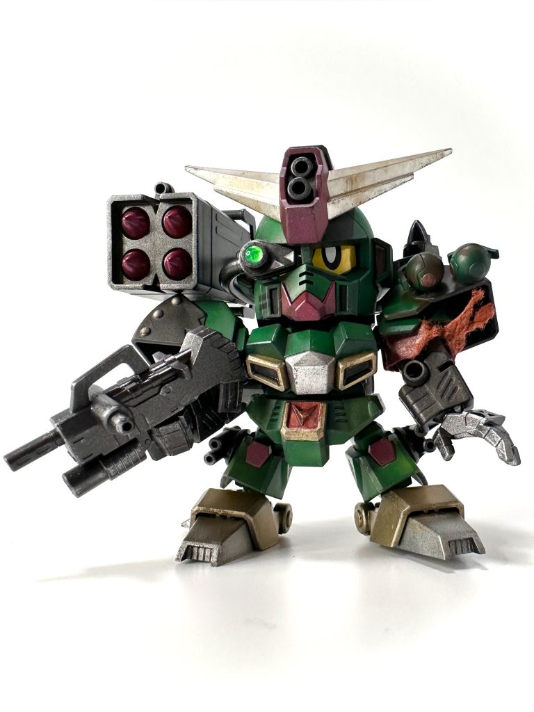 左腕にはキャプテンマーク、顔のペイントと肩も塗り分けしています。下半身はスポット的に塗装して迷彩風にしましたが、ウェザリングカラーをするとほぼ分からなくなりました😅恐るべき破壊力です。