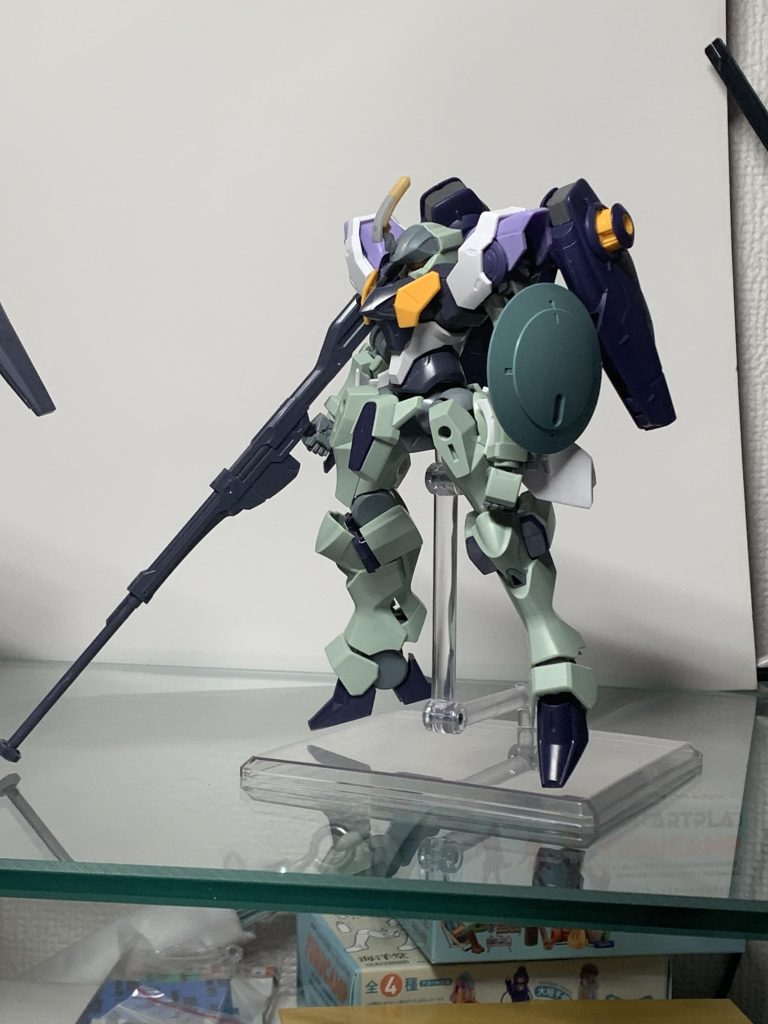 ブースターとラウンドシールドが揃った時点でトールギスに見えたので制作しました部品構成は水星の魔女に出てくる機体をメインにミキシングしてみました!