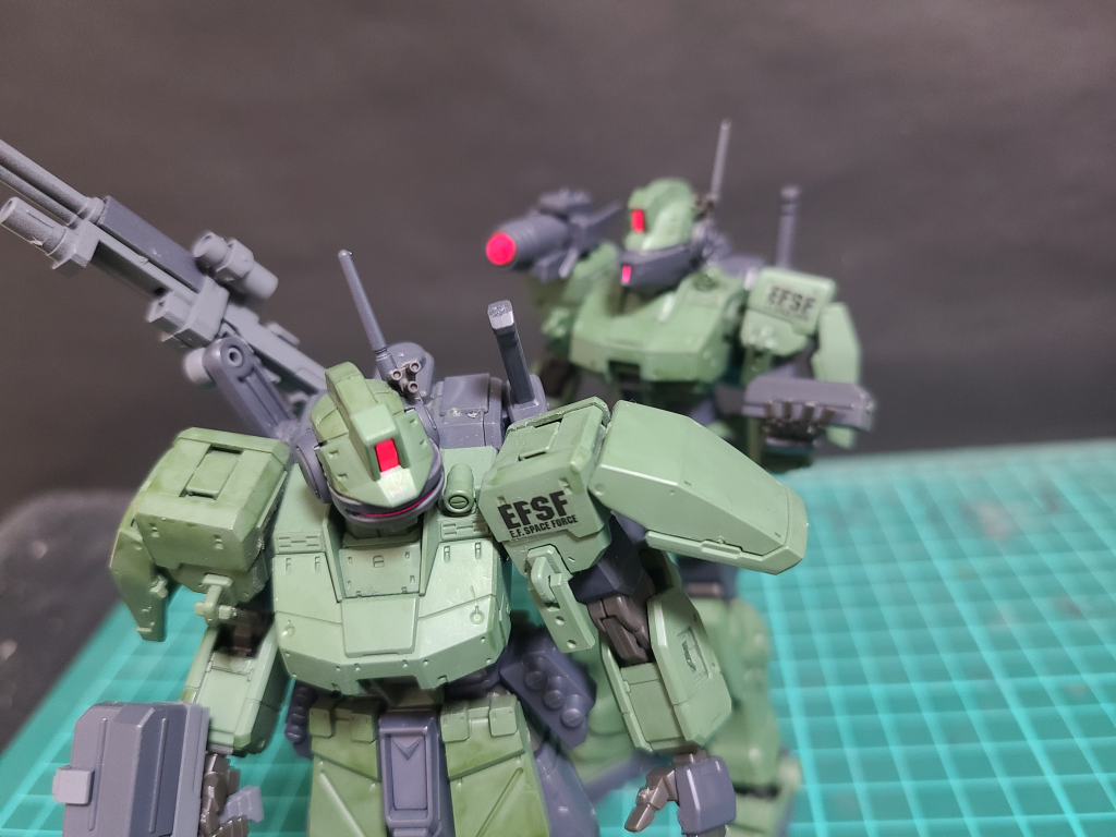 ハウンドρ「ミニガンのマガジン交換するね」ハウンドδ「おっ!サンキュー」