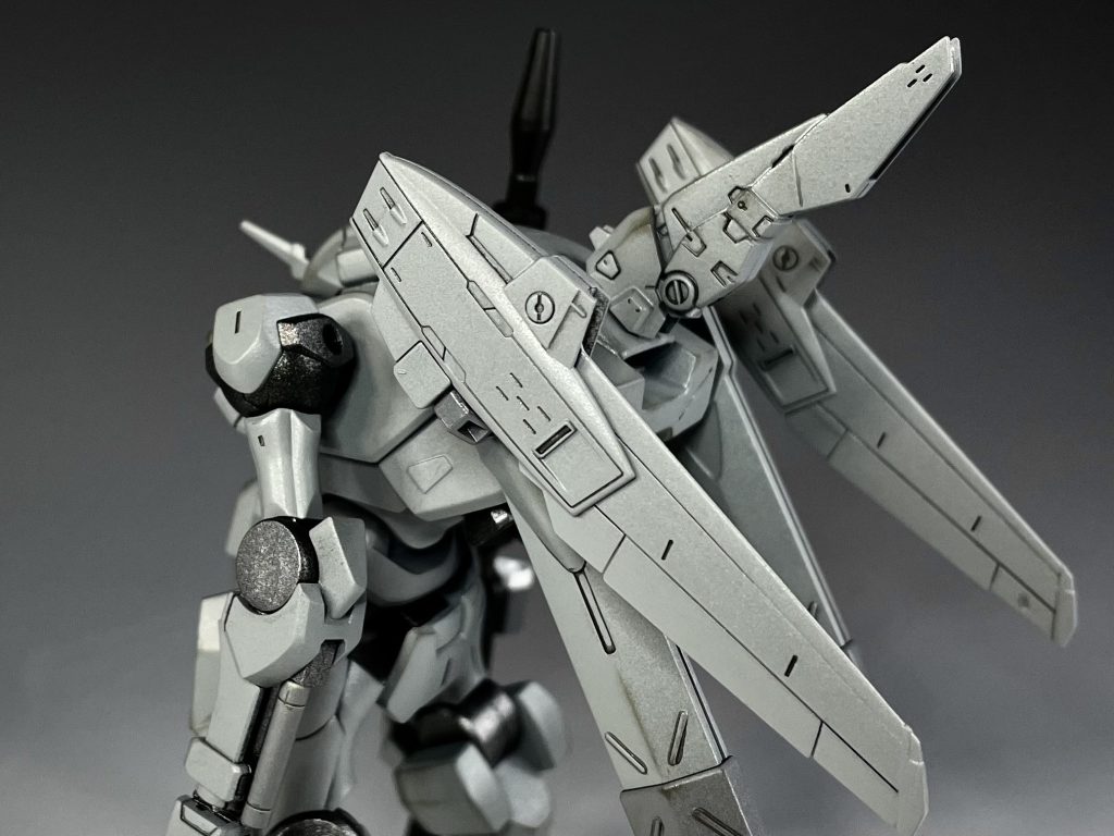 背面アップ。折り畳みが可能なので、駐機中はコンパクトに収納。