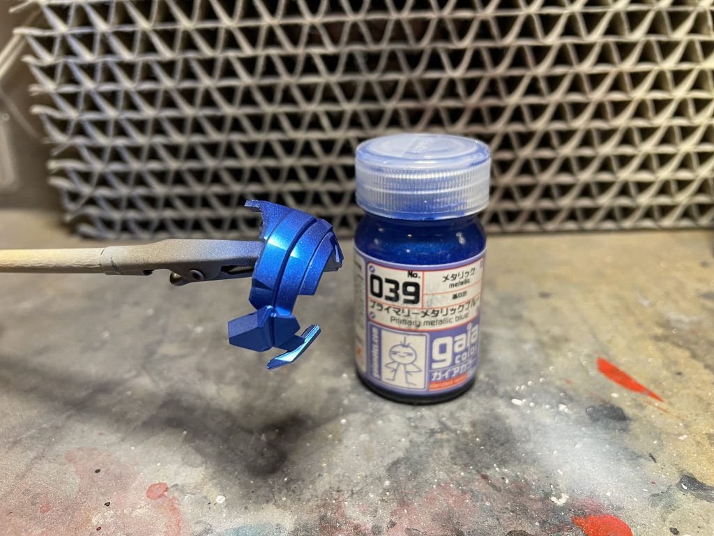 青のパーツグレー→白→プライマリーメタリックブルーの順で塗装