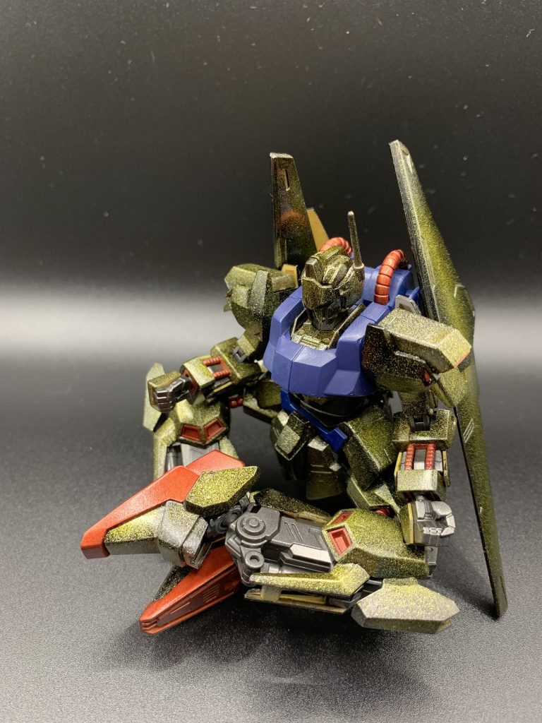 これも先月作ったキュベレイマークIIと同様にミキシングしようとしてたキットです。Ζのクワトロ機と言うよりはΖΖのビーチャ機と言う意識で仕上げました。