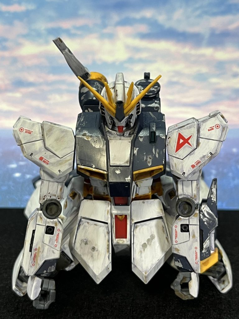 自己流で、思うがままに汚したって感じです。背景をきれいにして、最近のガンダムEDのようにしてみました。