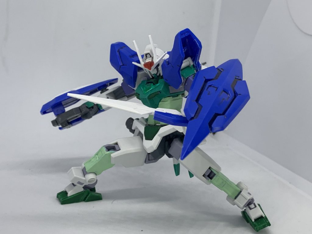 コアガンダムシンビオシス。共生の名を冠する。愛称はビオス。エクシアアーマーと他4種のアーマーを持つ。