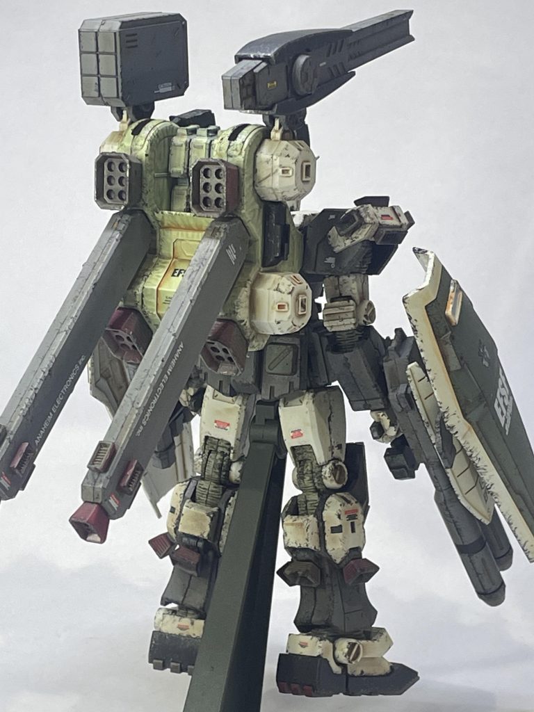 サンダーボルトキットは汚さないといけないという脅迫概念があって一年ぶりにウェザリング塗装。リアルカラーをイメージしてホワイトを濁らせてレッド要素もグリーンに変更。