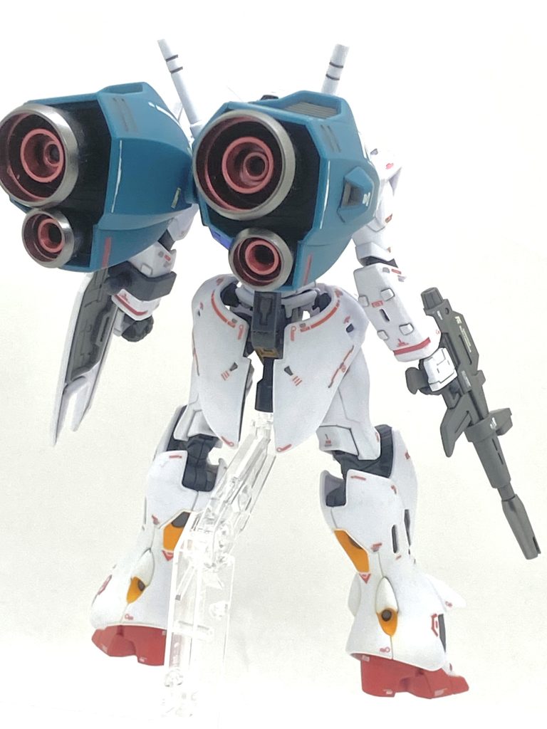 大推力のブースターにより爆発的な加速性能を有するものの、高G耐性の無いパイロットでは失神してしまうという欠点があるのはこの大きいバーニアを見れば納得すると思います。