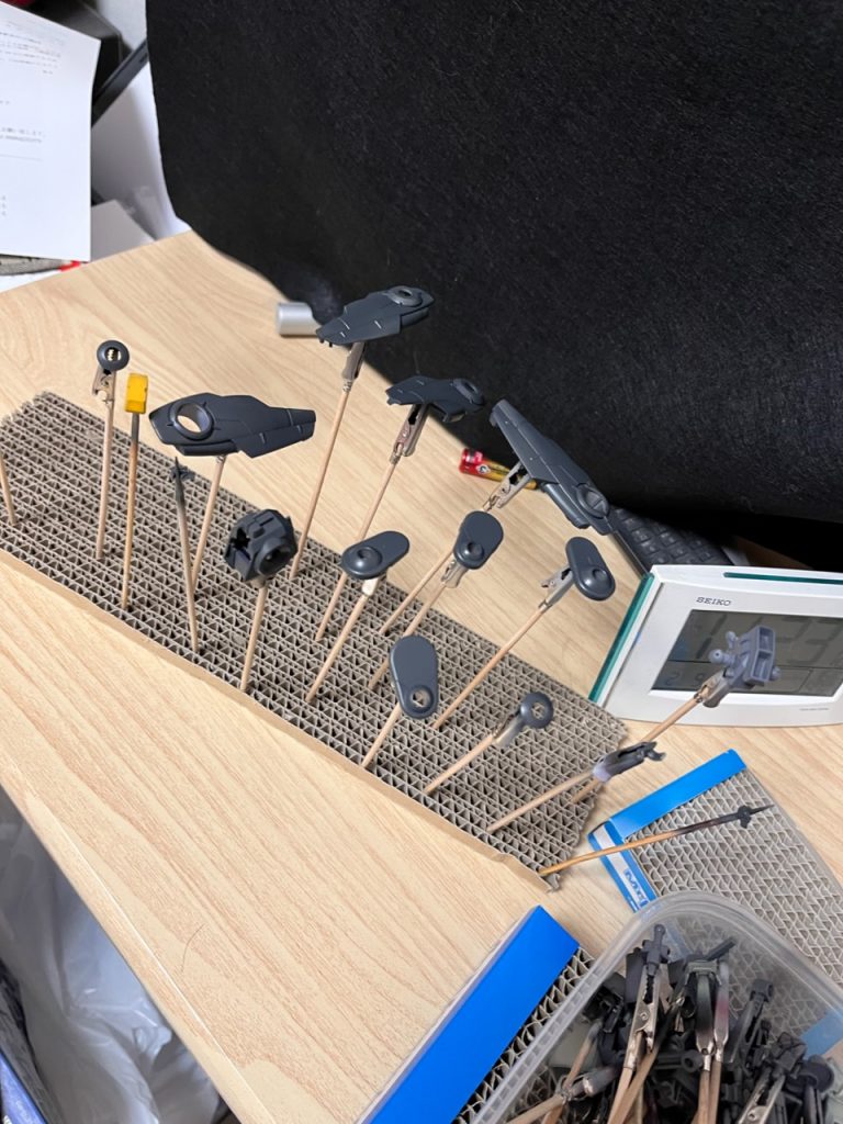 フライトユニットはティターンズブルーで塗装しました