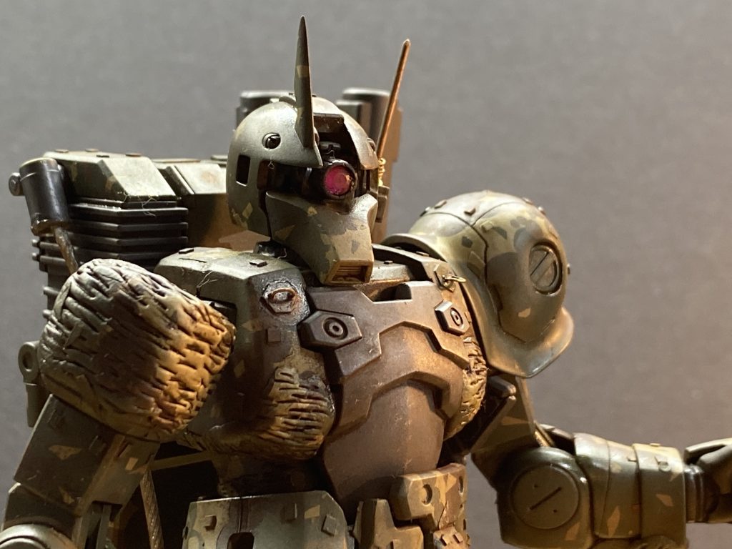 あれから180年…ジオン公国では、ザクマシンガンさえ弾く、連邦のガンダムに対抗するために、吸着型の爆弾装備、チェーンマインを開発。携行する事に難はあるが、当たれば必殺の兵器として期待された。運用としては、直接MSに装備し、奇襲として初期に使用しそのままパージ、もしくは、想定されるエリアにコンテナごと設置し、随時使用する等考案される。また、歩兵の手榴弾の代わりに使用するサイズにすることにより、森林地帯や、低木林地など視認性の悪い地域や、ワッパでの奇襲に使えるのではと期待された。しかしその運用方法から、万一、鹵獲された場合に備える必要があるのでは?と一部の軍関係者から懸念が挙げられた。