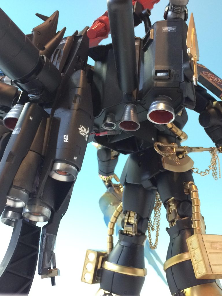 するどい方にはお分かりだと思いますが、大きめなランドセルは落として補修を諦めたデンドロです。LEDの電池とスイッチを格納するには使える!って考えたのですがダメでした。水シールは苦手です。意味なく適当に貼ってみたのですが苦手というレベルではなくヘタ。表面仕上げもしないのでパラパラに落ちて終わります。以上、親衛隊奮闘記でした。