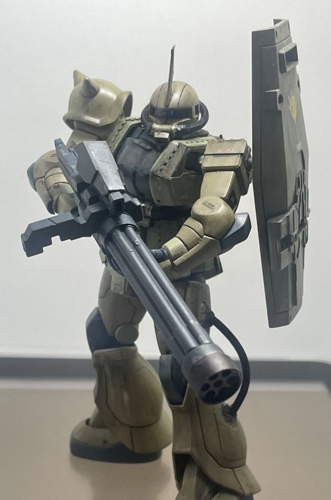 ガトリング砲は手持ちでの使用も可能。少し不恰好かな？