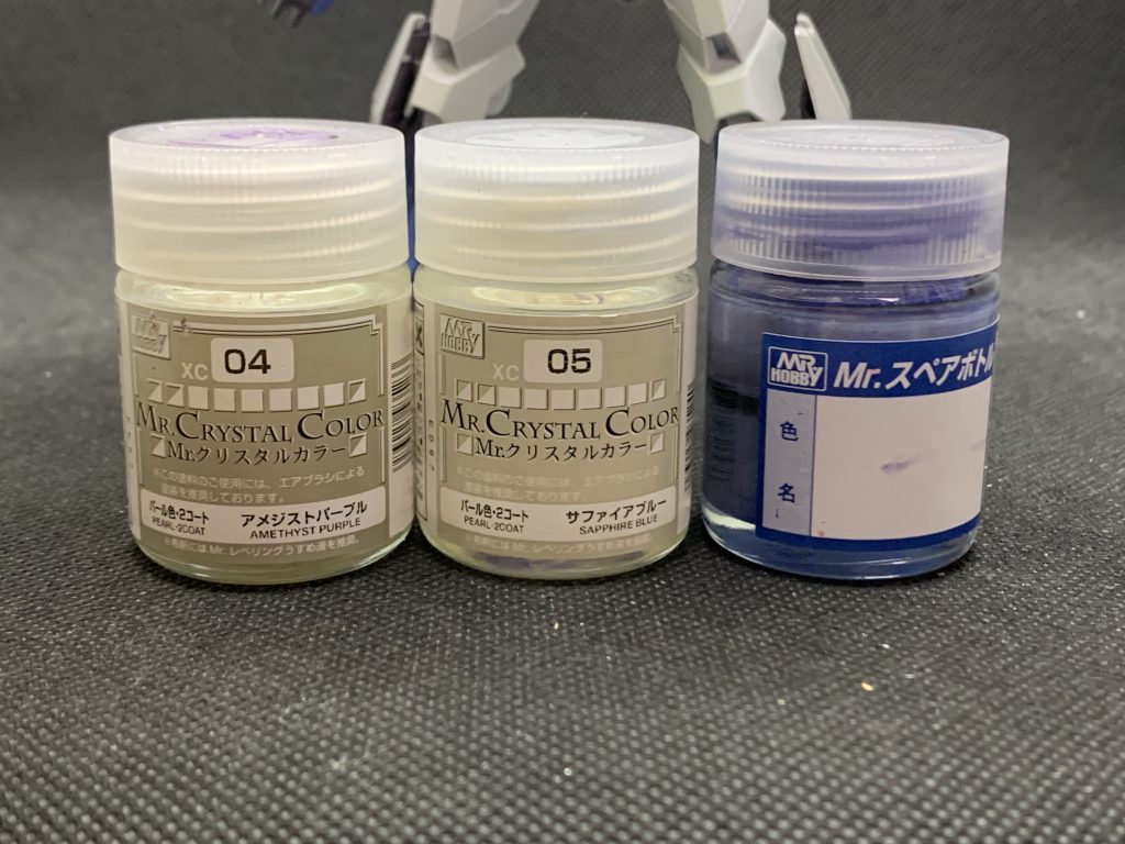 使用した塗料はこちら。紫は調合して作った。