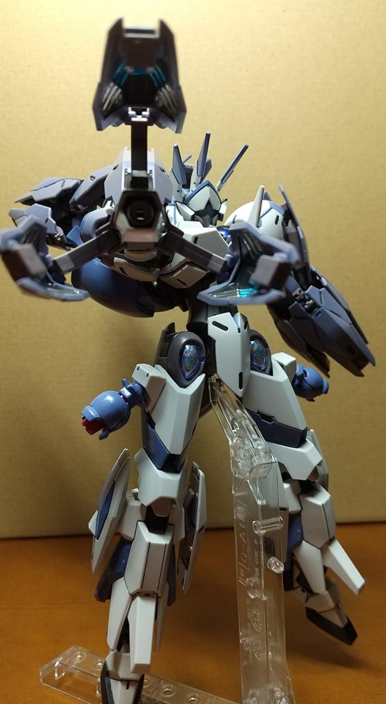 ·ビームキャノン/ビームマシンガン本機のメインビーム兵装。 出力強化により、キャノンは より強力にマシンガンも破壊力のある武装へと進化している。