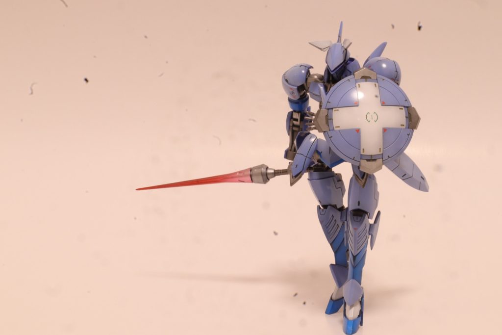 今回のテーマはおれの思う最高にかっこいいジークルーネの具現化でした。キットのままだと立たせるのが難しくて、踵を追加しています。踵を追加した事で重心をやや後ろに持っていくことができ、どっしりと強者っぽく立てるようになったと思います。