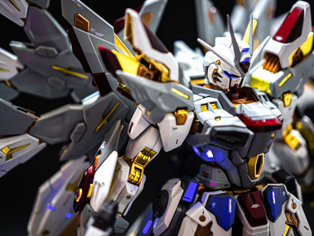 一部、蛍光塗料で塗装しています。予想以上の発光に衝撃を受けました。笑