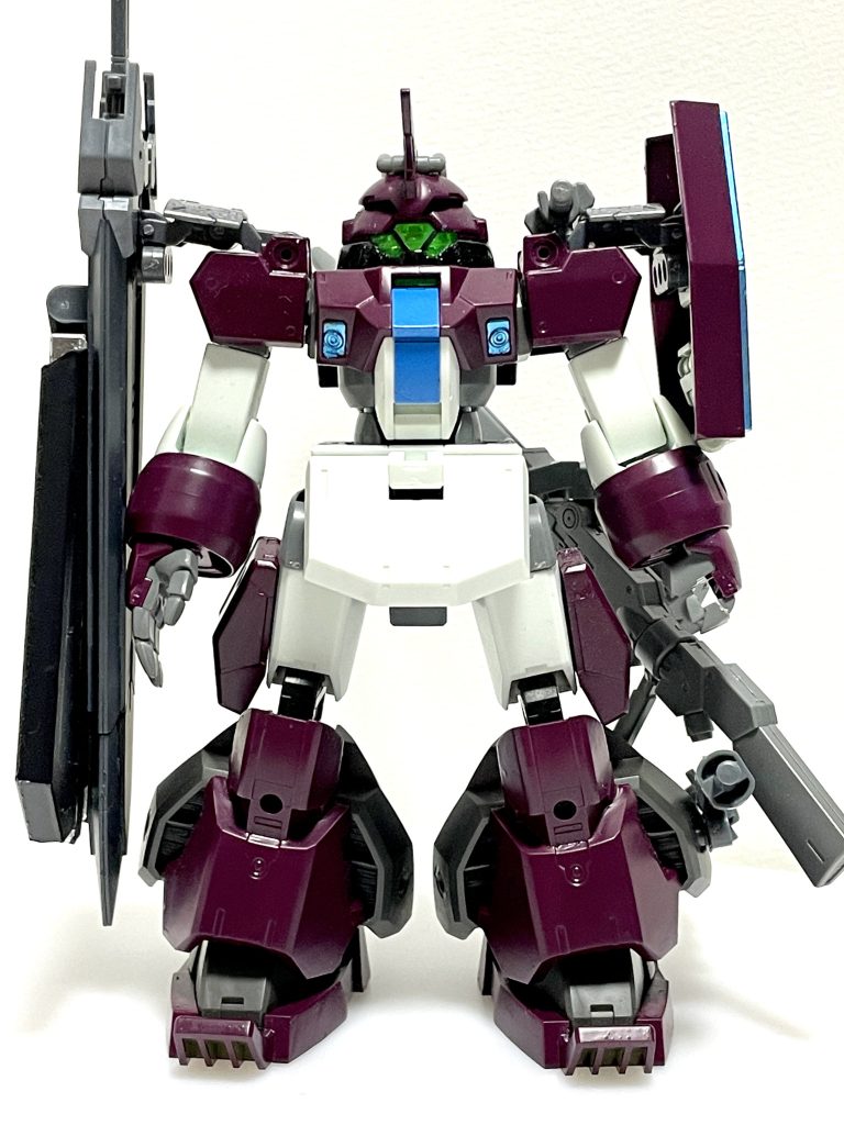 【デミトレーナー(グエル専用機)】モグローのサークルで組み上げたデミトレーナー改造機。グエルの窮状を聞いたサークルメンバーがこれ幸いと極端にピーキーな改造や装備を乱造しまくった機体である。それは最早モグローの手に負えない性能に仕上がっている。なおパーソナルカラーはグエルに断り無く塗装されたもの。