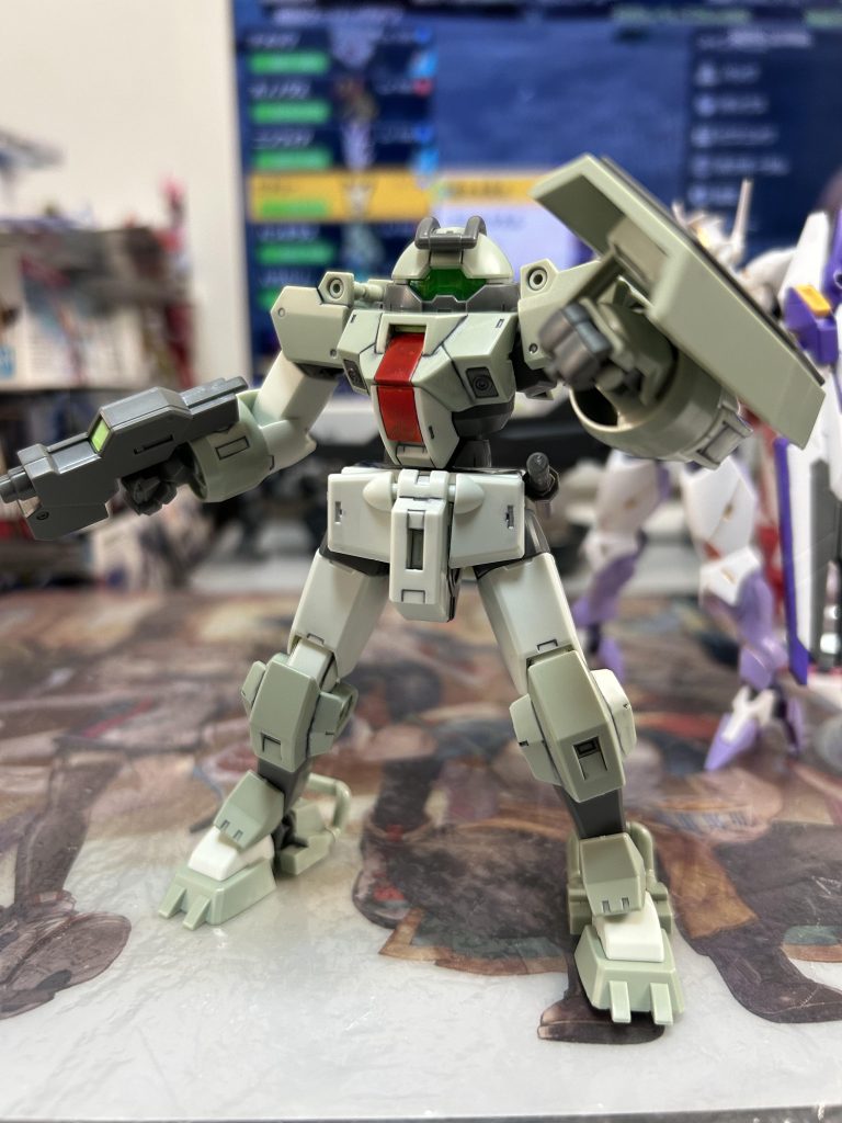 デミトレーナー単体。コックピットハッチ?の赤ラインはガンダムマーカーレッドで塗りたくってます。