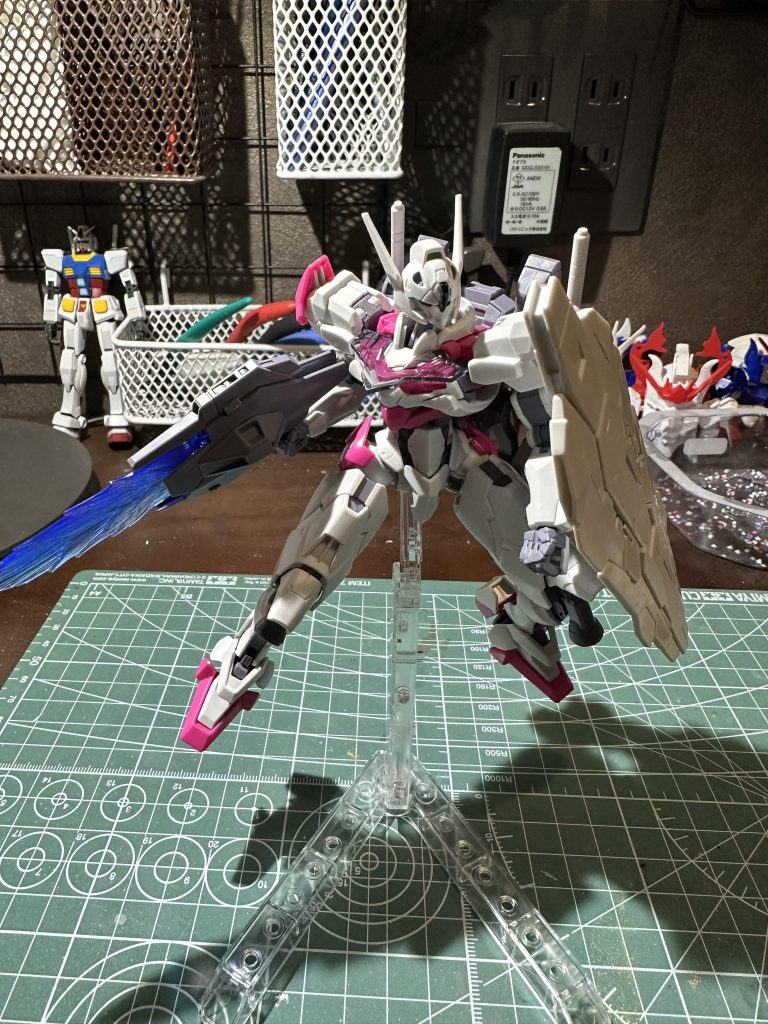 素組み状態。初のHD投稿ですが、元がいいのもあってカッコ良くできました。まだまだ、ディテールや塗装に努力が必要ですが、頑張っていきます。RGやMGも挑戦していきます。ご覧いただきありがとうございました。