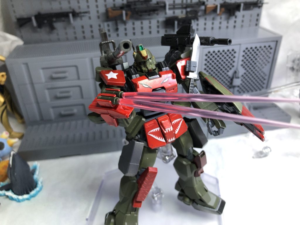 ビームサーベルとシールドで近接にも対応！