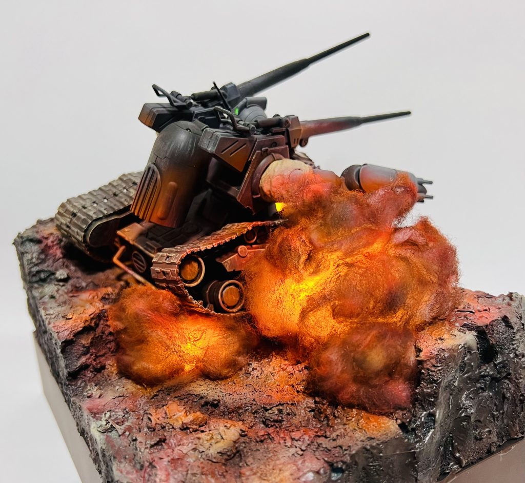 HG 1/144 機動戦士ガンダム THE ORIGIN RTX-65 ガンタンク初期型 少改修ウェザリング塗装済み完成品LED発光ジオラマ台座付き–4枚目/制作者：H4co Y